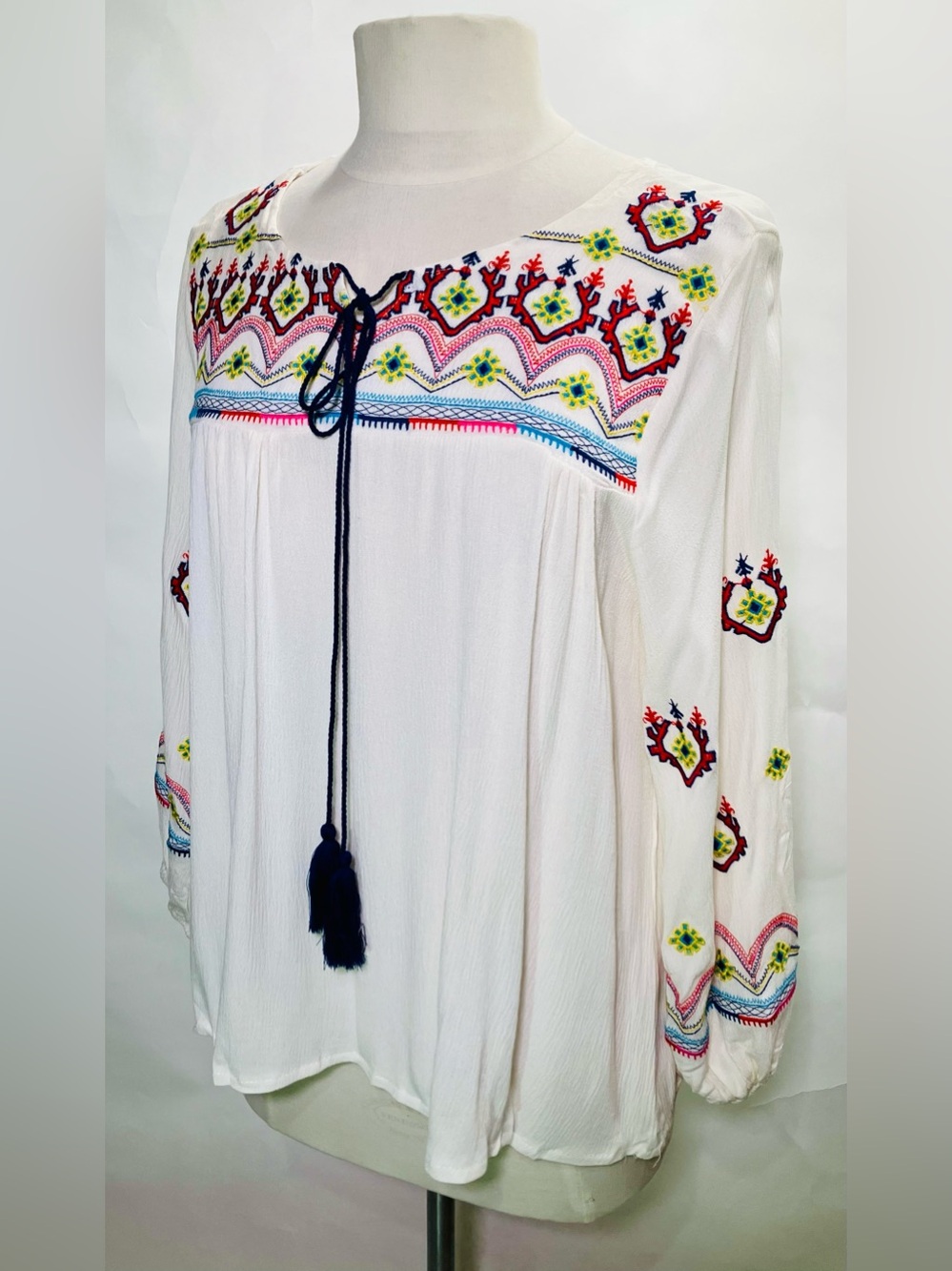 New w/o Tags White Embroidered LS  Boho-Chic Top w/ Tassel Ties  W Sz L